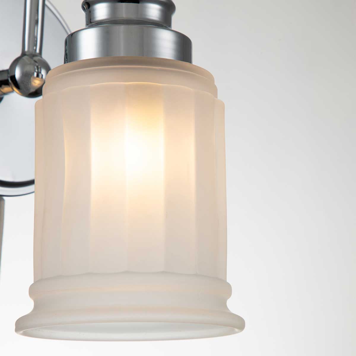 Quoizel Wall Light from the Swell range. Swell 1 Light Wall Light Product Code = QZ-SWELL1-PC-BATH